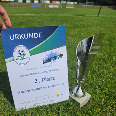 Urkunde und Pokal