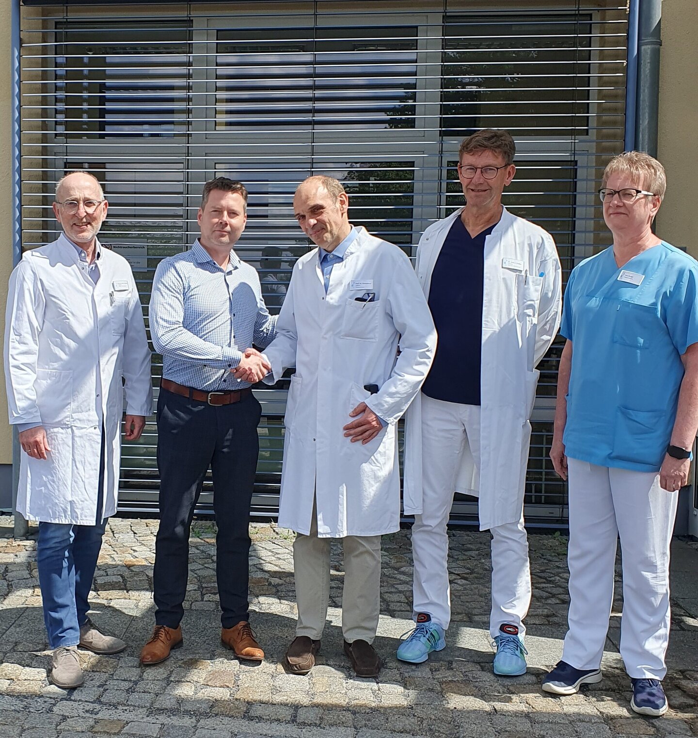Die Klinikleitung des Lungenzentrums Coswig begrüßt den neuen Chefarzt.